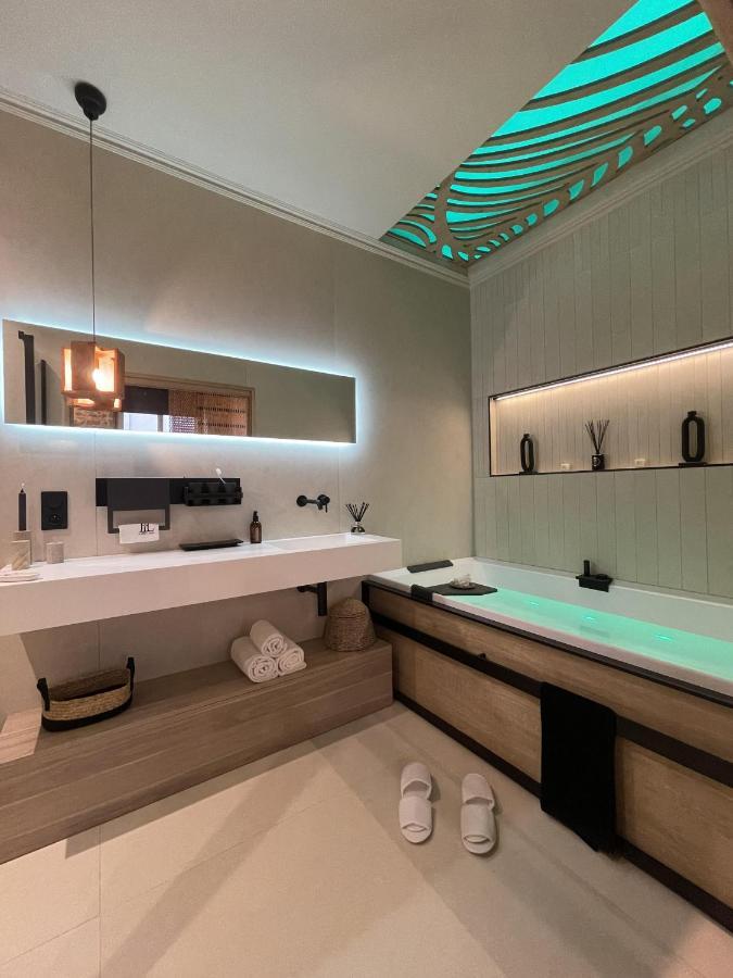 Host Inn Le Lumiere Spa & Cinema ลียง ภายนอก รูปภาพ